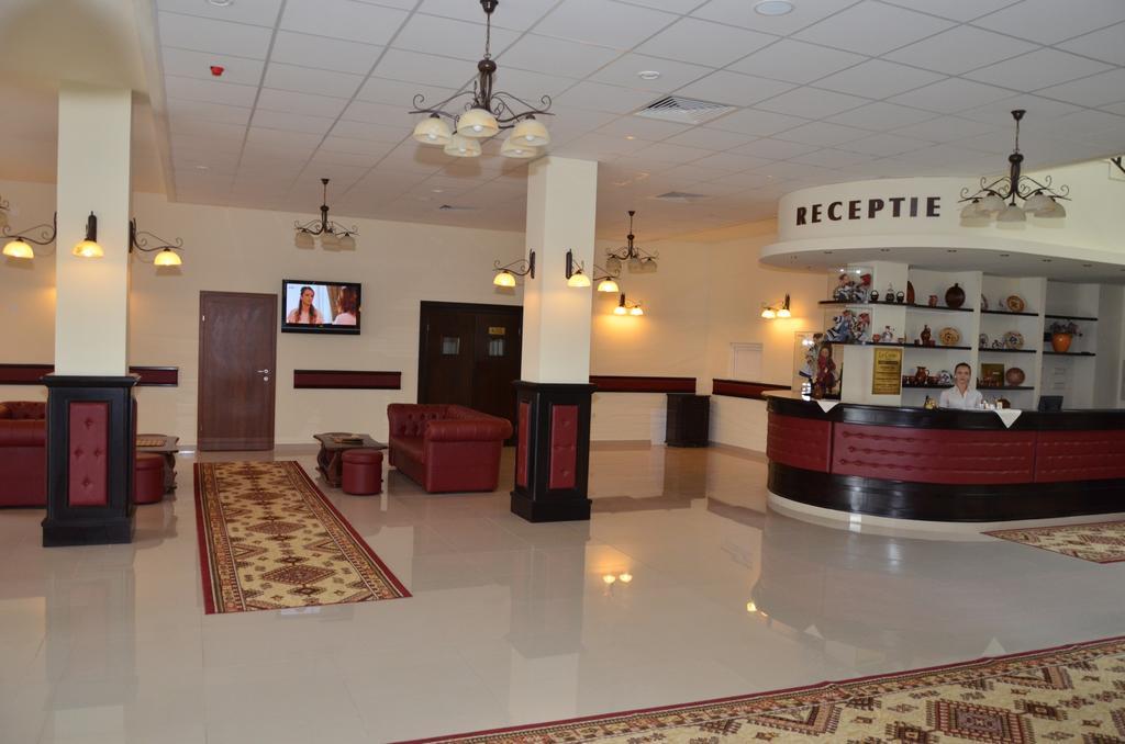 Hotel Restaurant La Conac Botiz Extérieur photo