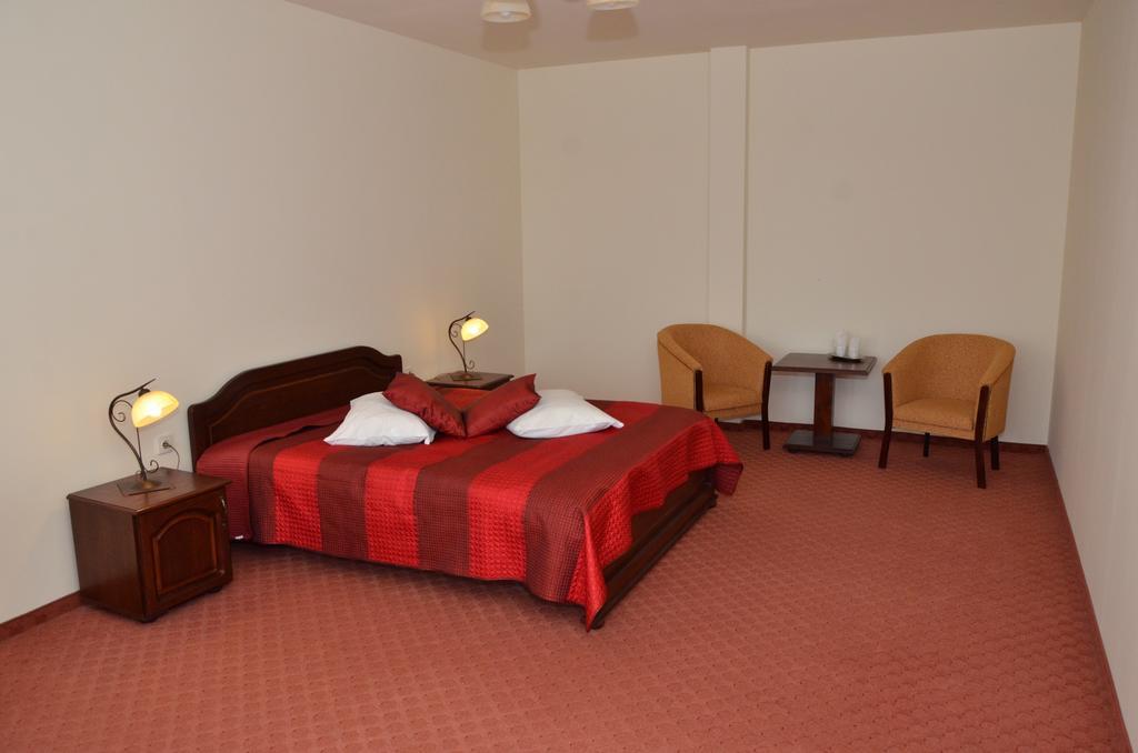 Hotel Restaurant La Conac Botiz Chambre photo