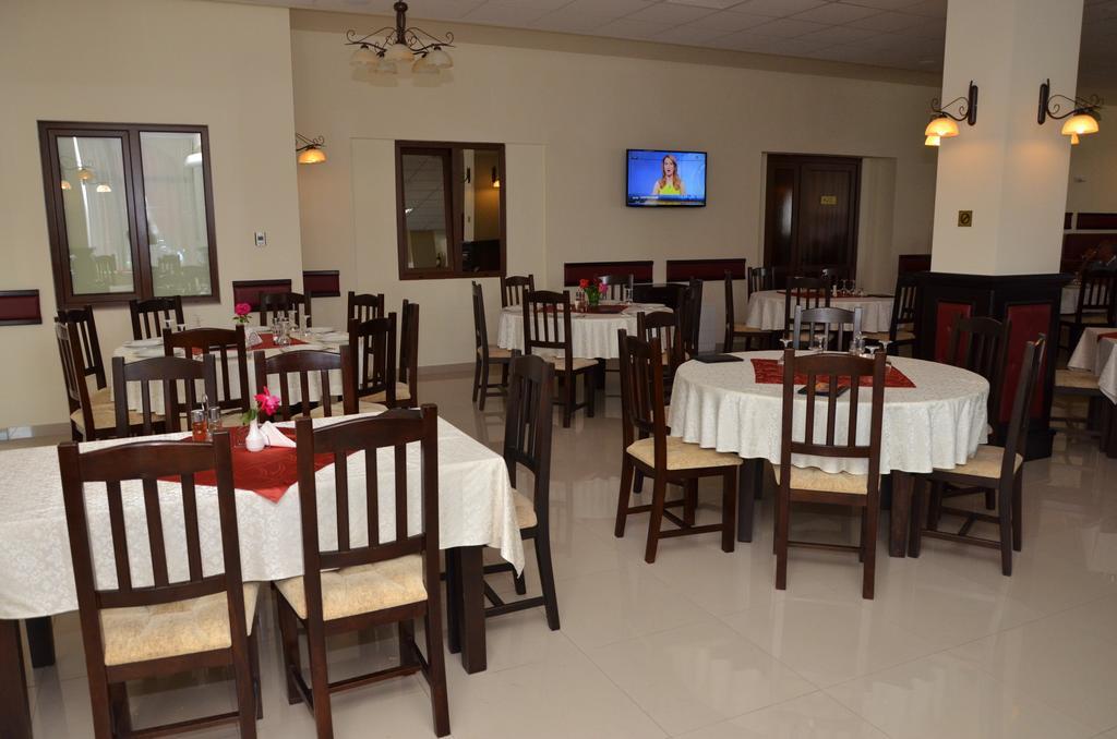 Hotel Restaurant La Conac Botiz Extérieur photo