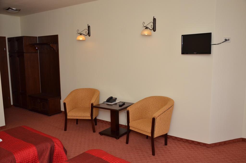 Hotel Restaurant La Conac Botiz Chambre photo