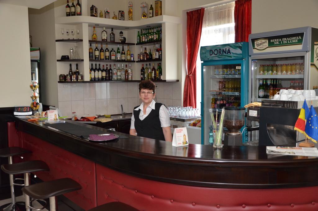 Hotel Restaurant La Conac Botiz Extérieur photo