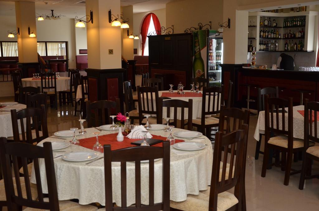 Hotel Restaurant La Conac Botiz Extérieur photo