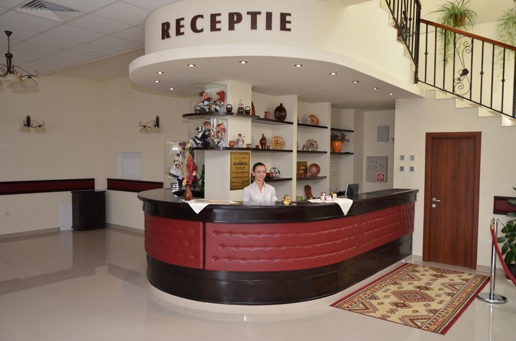 Hotel Restaurant La Conac Botiz Extérieur photo