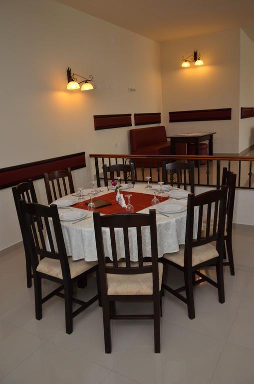 Hotel Restaurant La Conac Botiz Extérieur photo